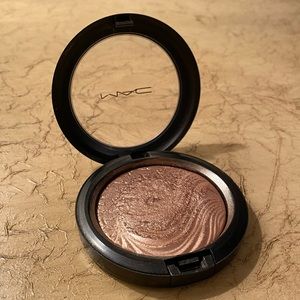MAC Extra Dimension Skinfinish